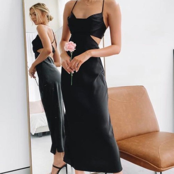 Dresses & Skirts - Black Beginning Boutique dress.